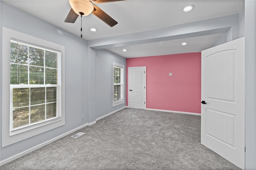 330 Jackson Avenue — photo 24