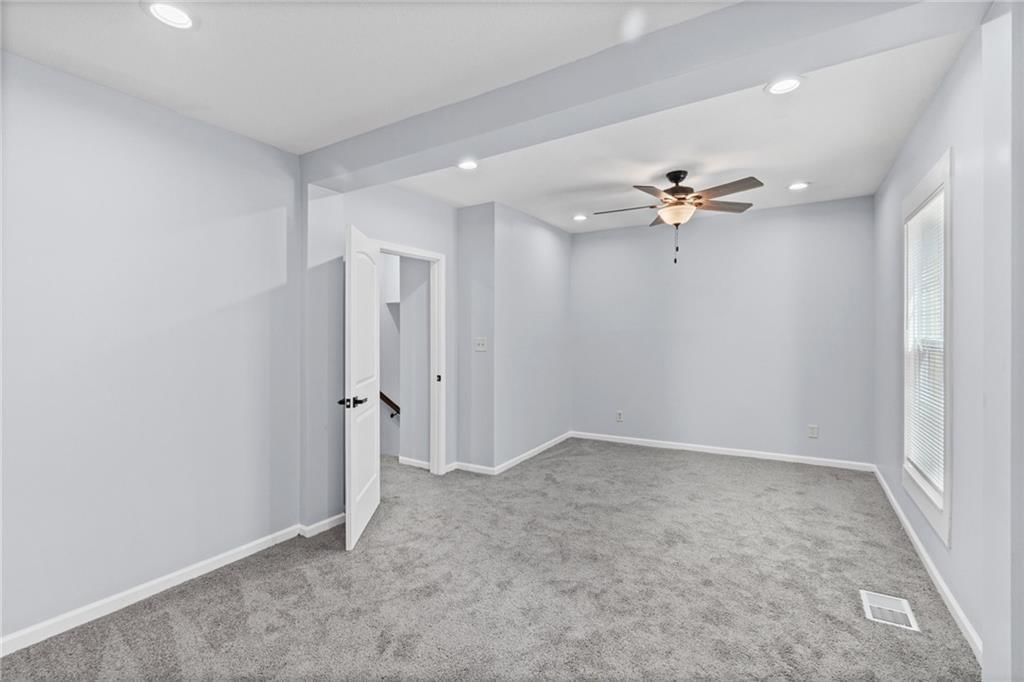 330 Jackson Avenue — photo 25