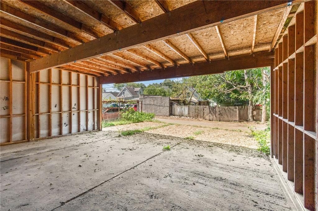 330 Jackson Avenue — photo 32