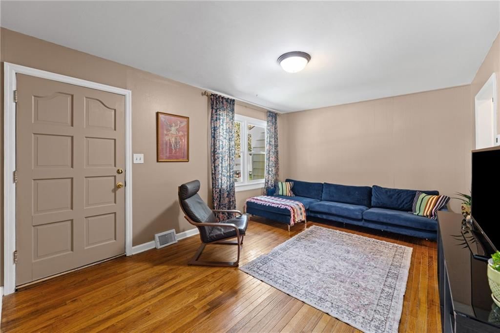 2711 S Scott Avenue — photo 3