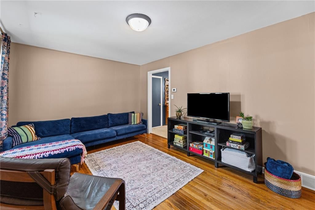 2711 S Scott Avenue — photo 5