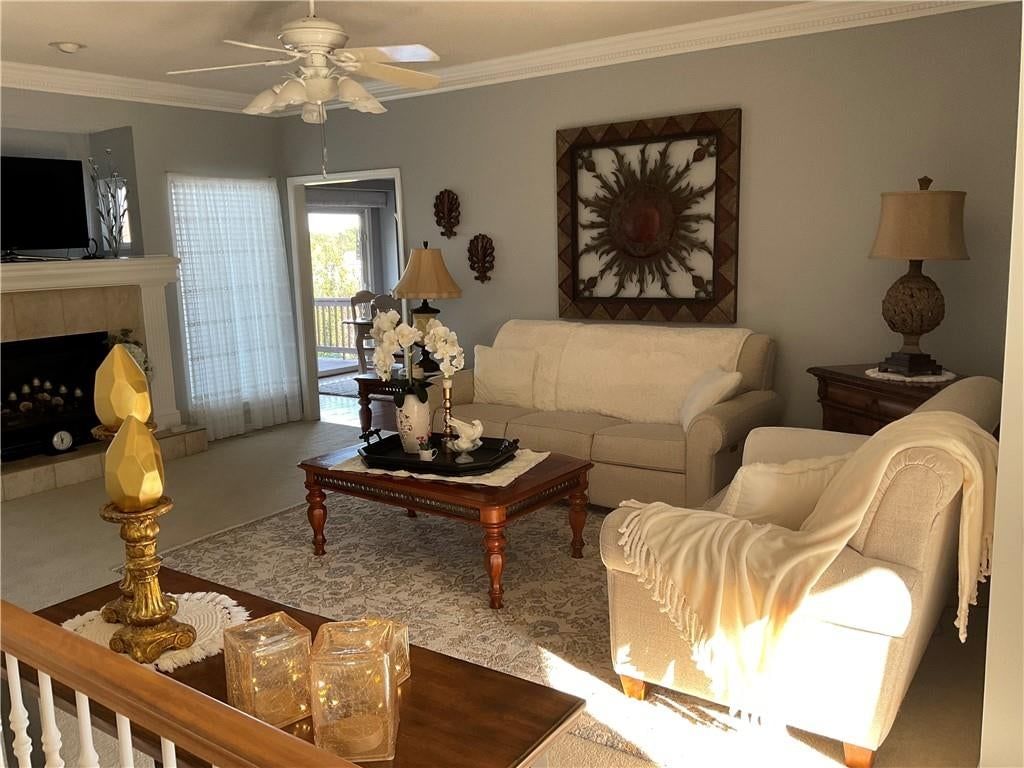 8543 N Robinhood Avenue, Kansas City, MO: listing photo 2