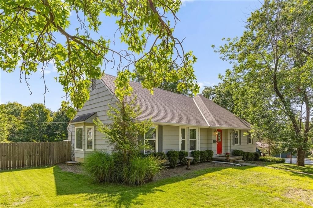 10543 Monroe Avenue, Kansas City, MO: listing photo 2