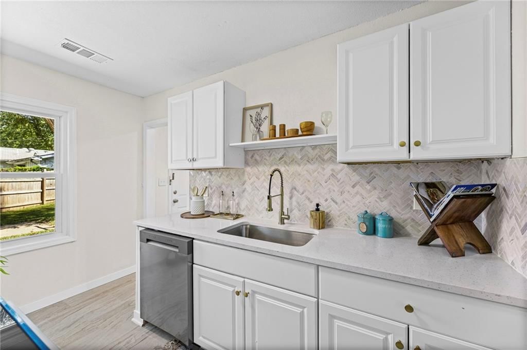 6120 Oakland Avenue — photo 7