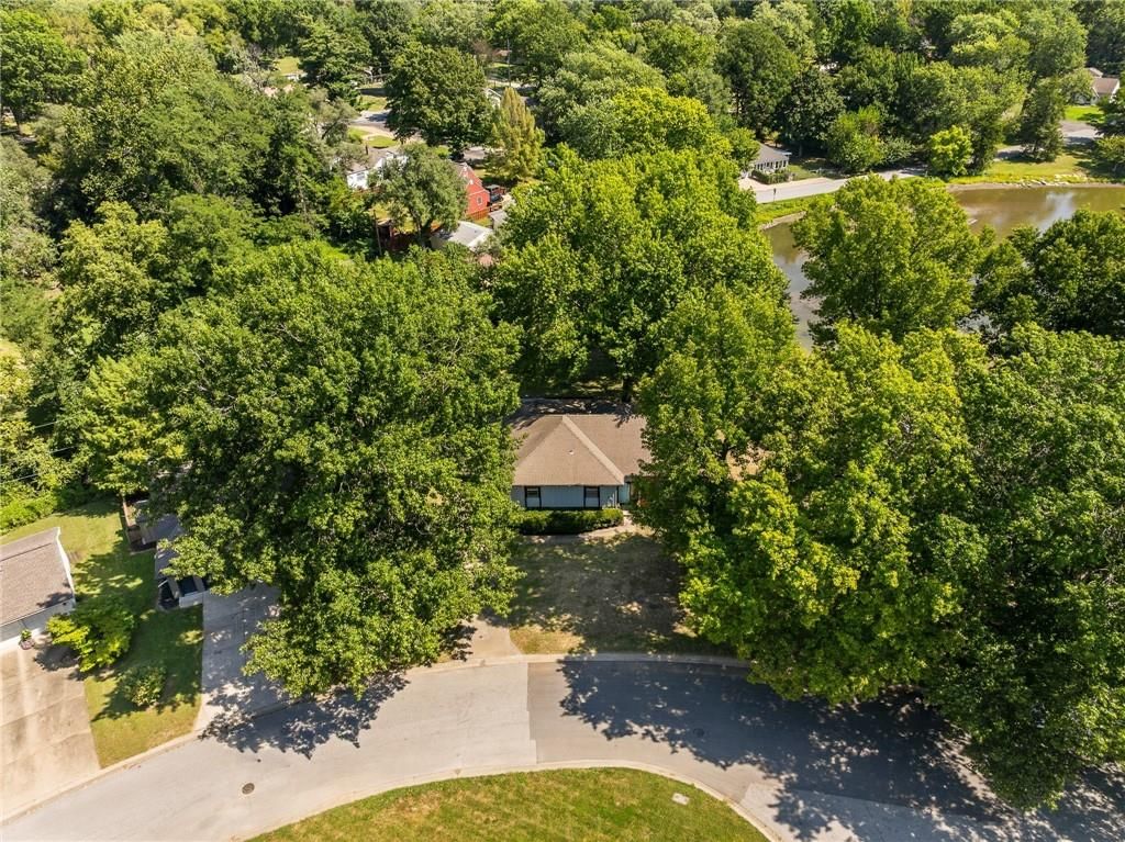 6809 Lakeshore Drive — photo 29