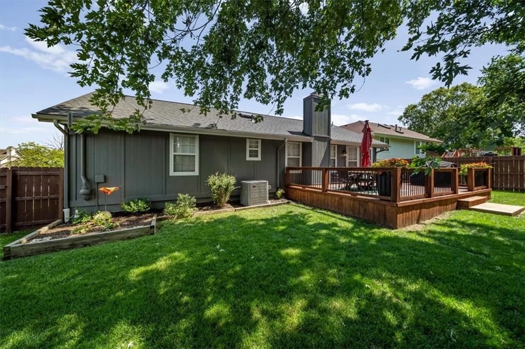 654 SE Canterbury Lane — photo 7