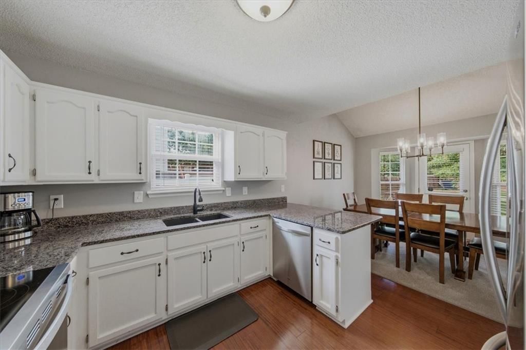 654 SE Canterbury Lane — photo 10