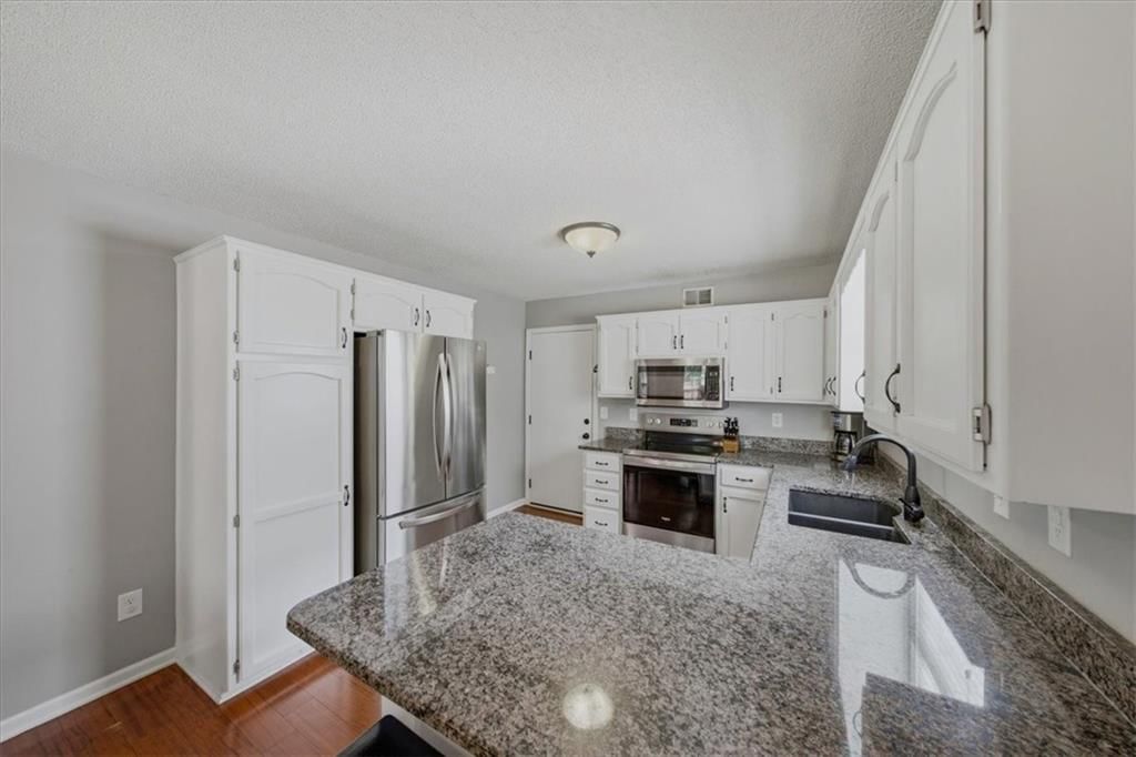 654 SE Canterbury Lane — photo 11