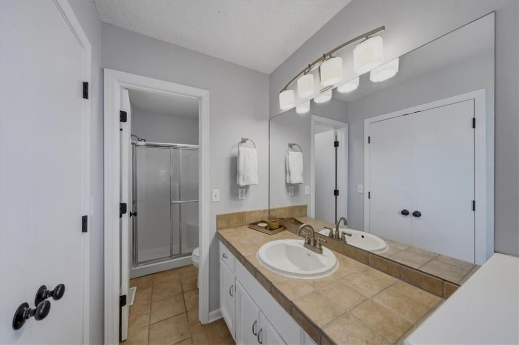 654 SE Canterbury Lane — photo 21