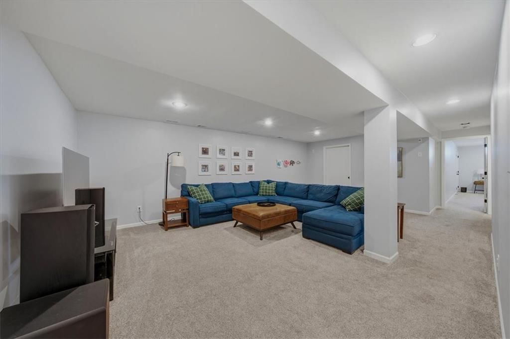 654 SE Canterbury Lane — photo 22