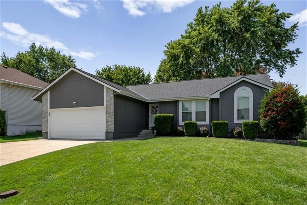 654 SE Canterbury Lane — photo 33