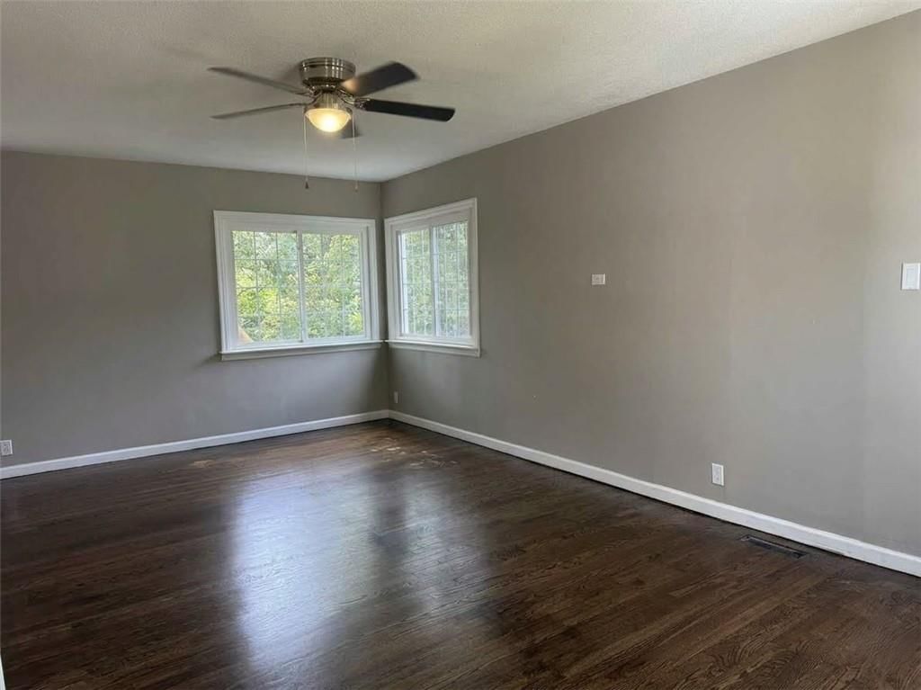 209 NE Hill Street — photo 2
