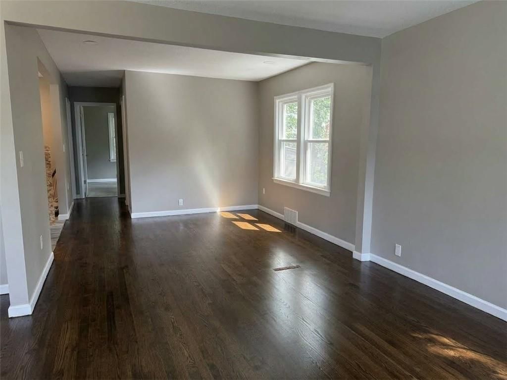 209 NE Hill Street — photo 3