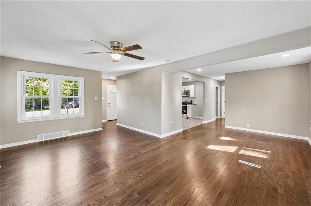 Photo 7 of 45 - 209 NE Hill Street, Kansas City, MO 64116
