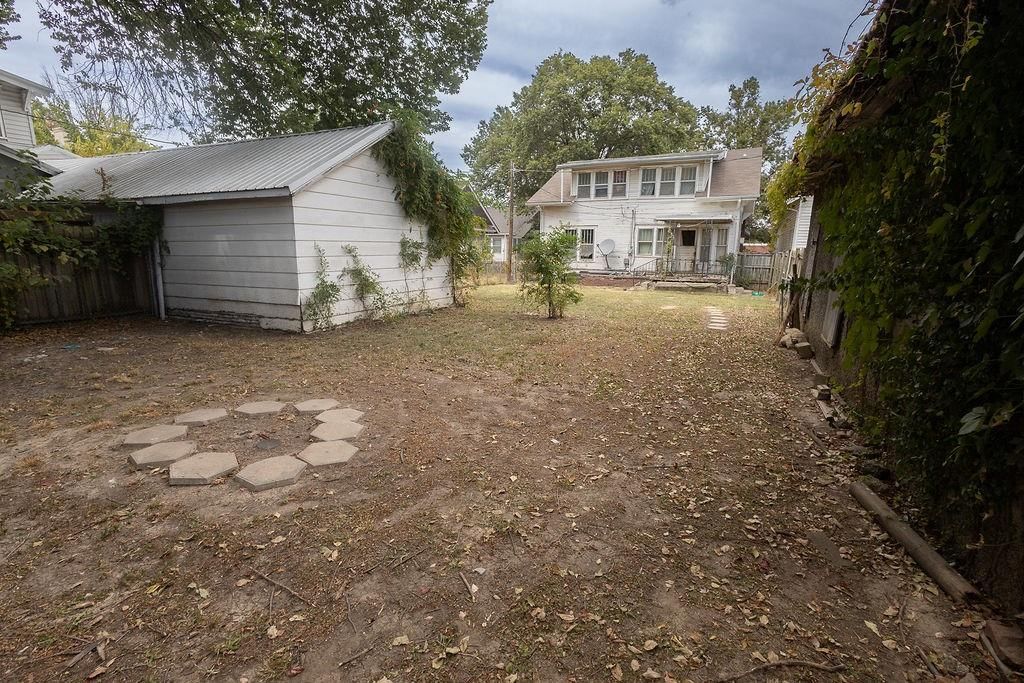 409 W 5th Street — photo 31