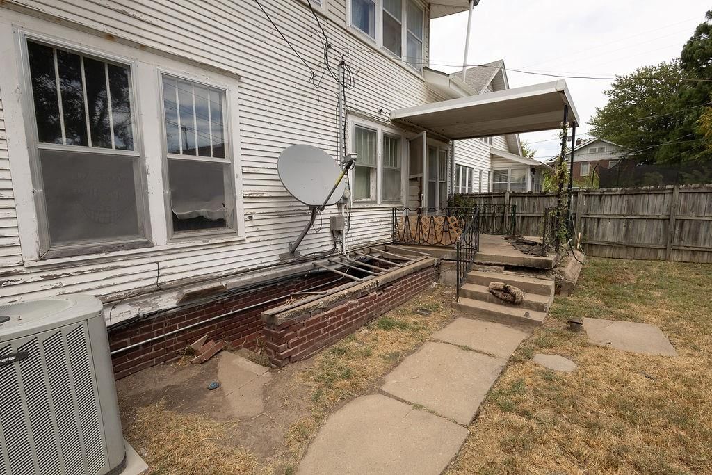 409 W 5th Street — photo 34