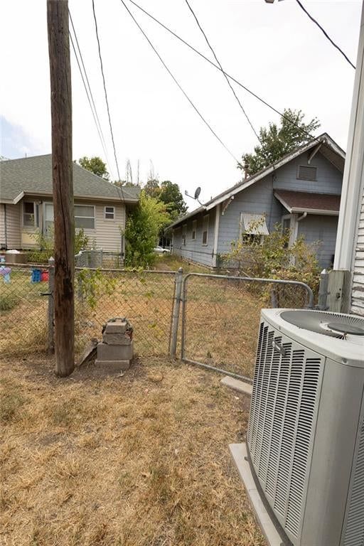 409 W 5th Street — photo 39