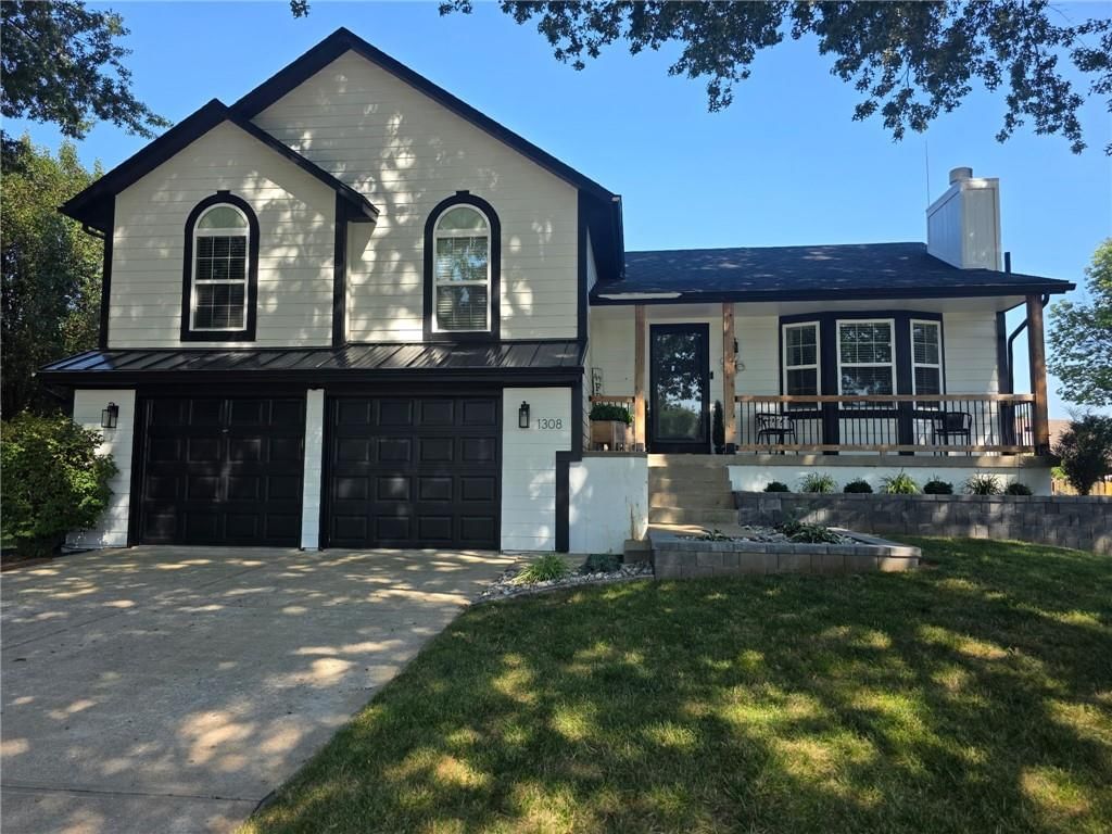 1308 NE Foxwood Drive — photo 1