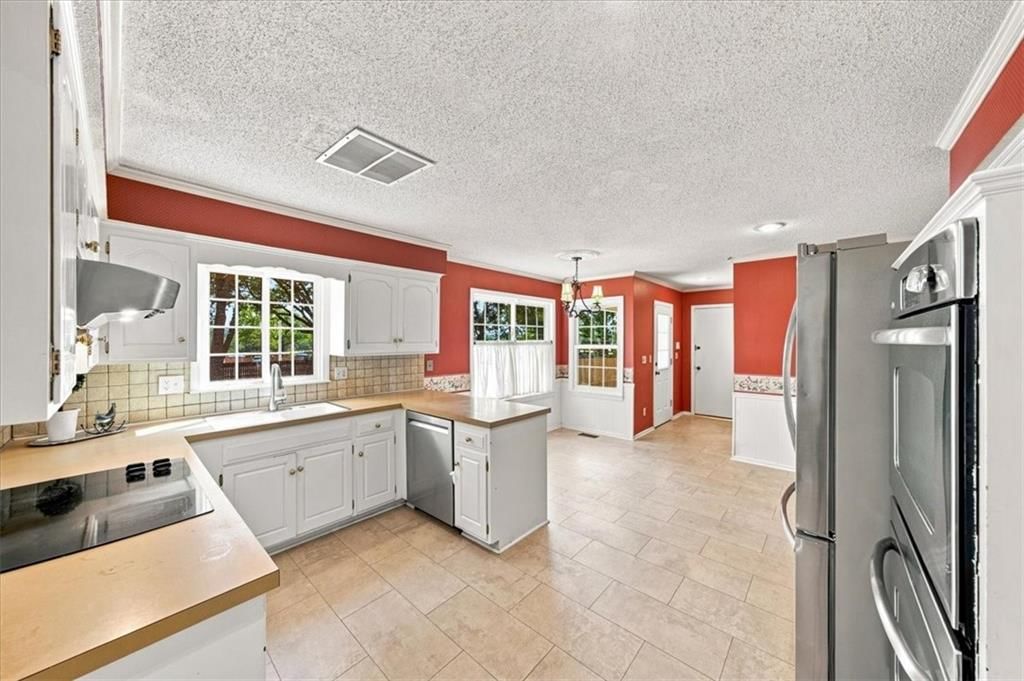 8347 W 102nd Street — photo 5