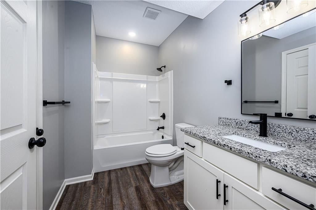 605 Washington Street — photo 18