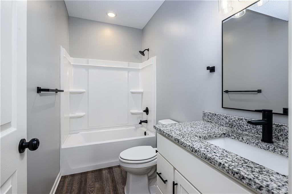 605 Washington Street — photo 20