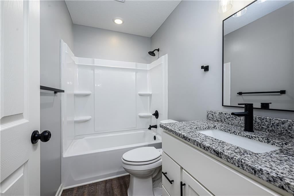 605 Washington Street — photo 22
