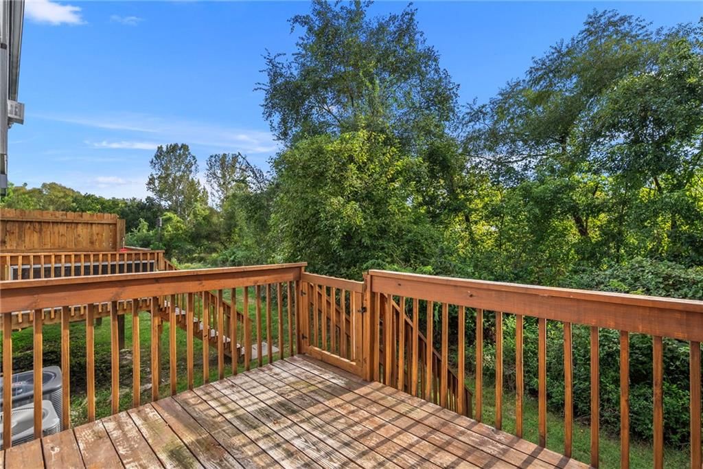 Photo 8 of 28 - 5792 NW Plantation Circle, Lee's Summit, MO 64064