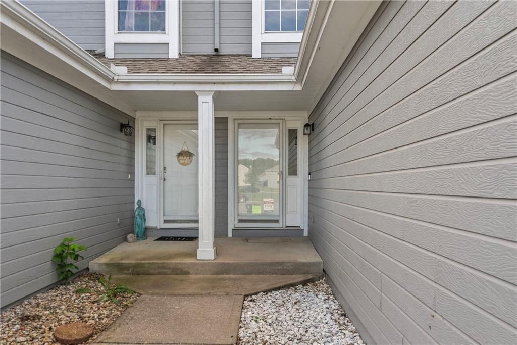 Photo 9 of 28 - 5792 NW Plantation Circle, Lee's Summit, MO 64064