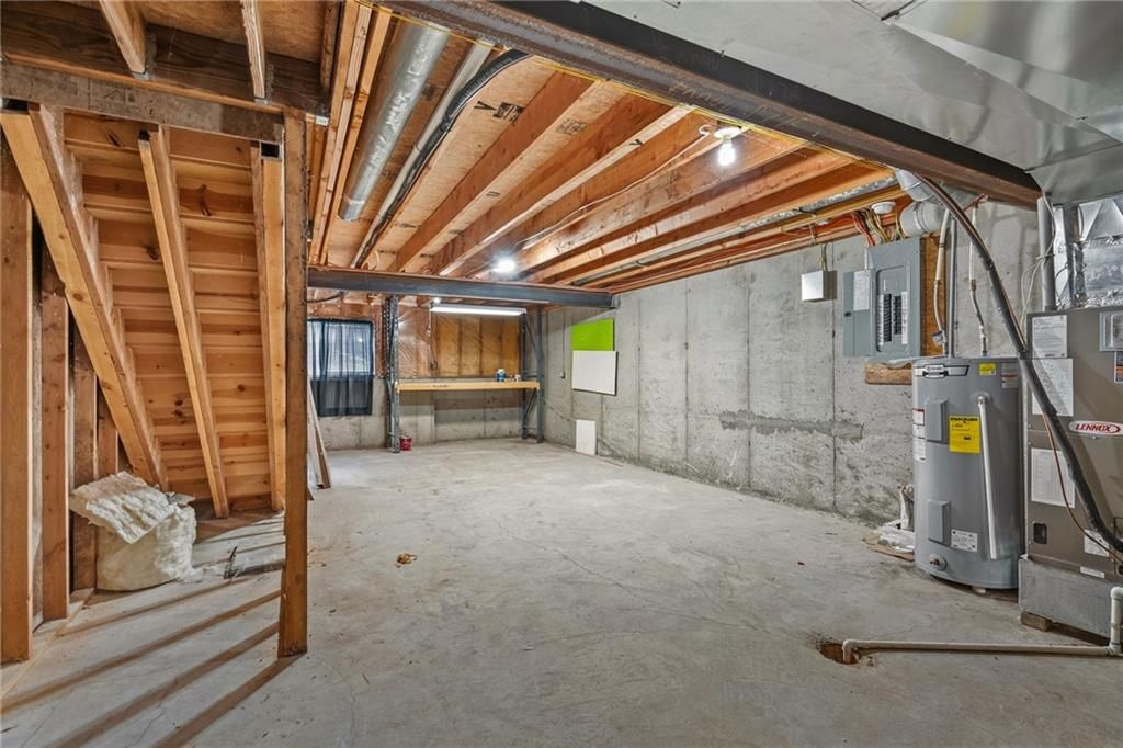 Photo 10 of 28 - 5792 NW Plantation Circle, Lee's Summit, MO 64064