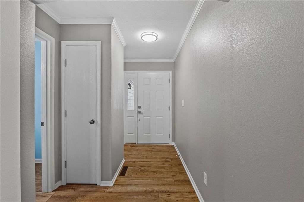 Photo 4 of 28 - 5792 NW Plantation Circle, Lee's Summit, MO 64064