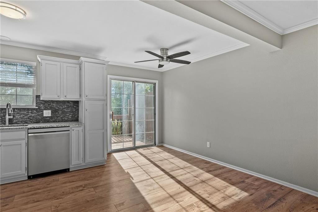 Photo 11 of 28 - 5792 NW Plantation Circle, Lee's Summit, MO 64064