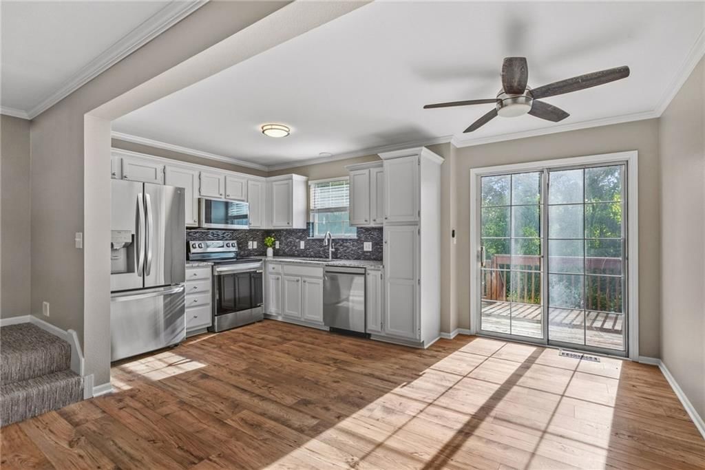 Photo 7 of 28 - 5792 NW Plantation Circle, Lee's Summit, MO 64064