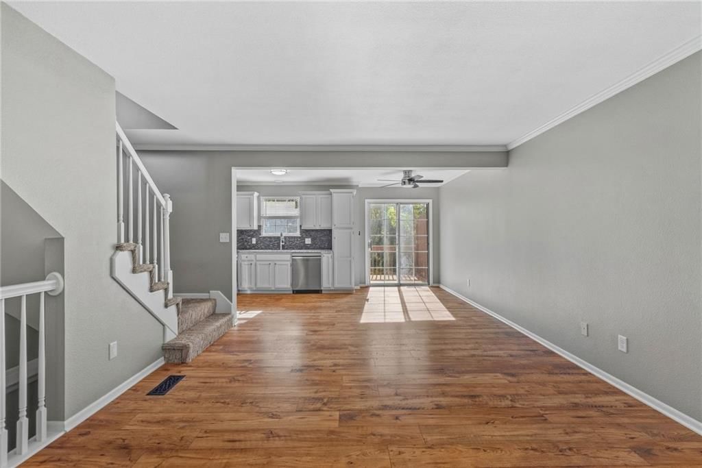 Photo 15 of 28 - 5792 NW Plantation Circle, Lee's Summit, MO 64064