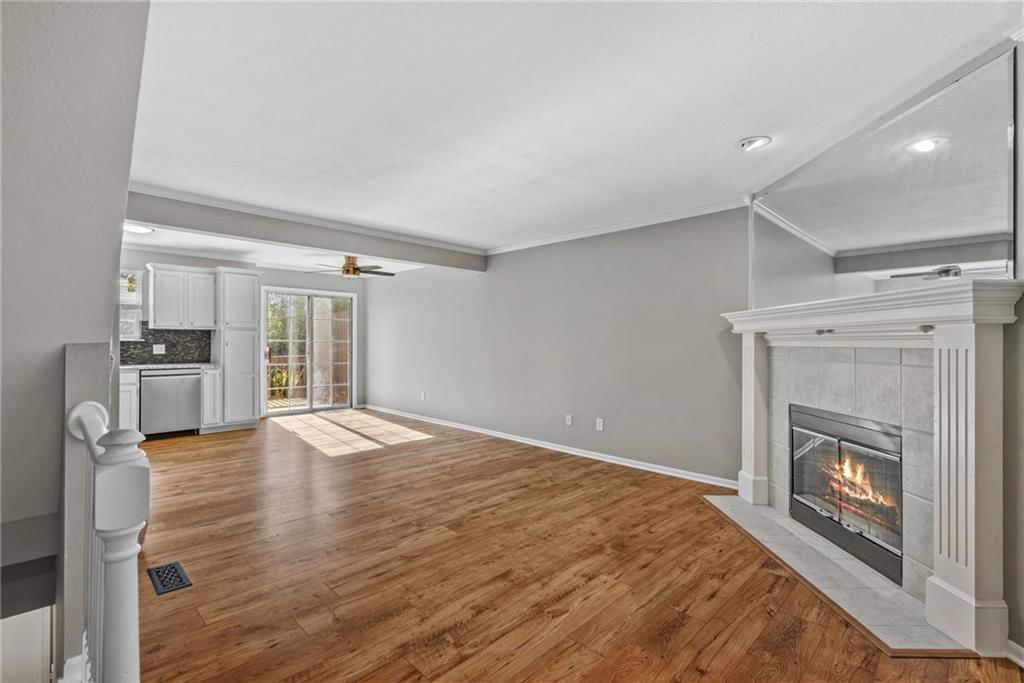 Photo 6 of 28 - 5792 NW Plantation Circle, Lee's Summit, MO 64064