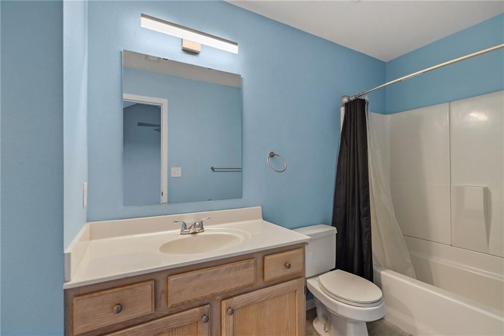 Photo 17 of 28 - 5792 NW Plantation Circle, Lee's Summit, MO 64064