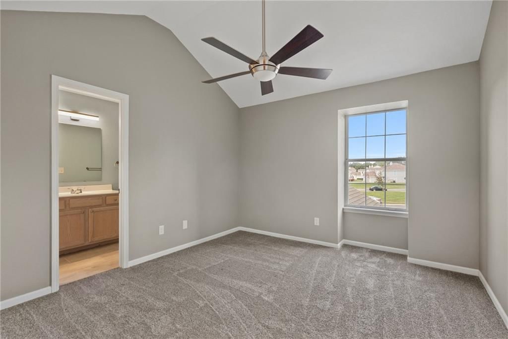 Photo 19 of 28 - 5792 NW Plantation Circle, Lee's Summit, MO 64064