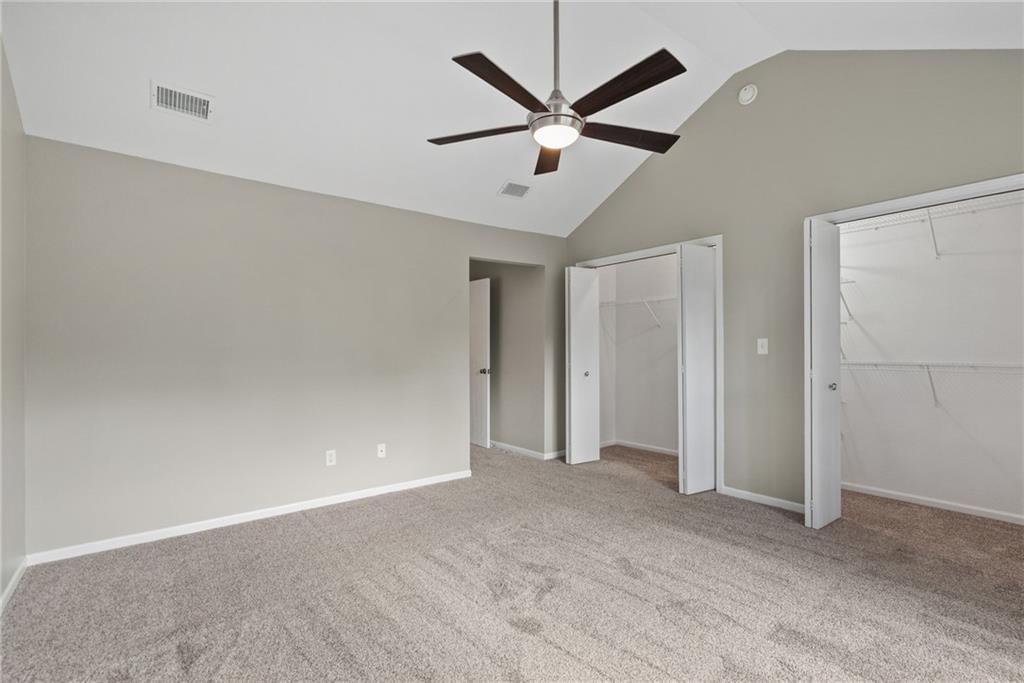 Photo 20 of 28 - 5792 NW Plantation Circle, Lee's Summit, MO 64064