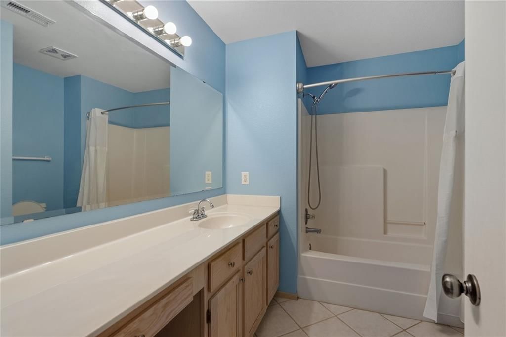 Photo 22 of 28 - 5792 NW Plantation Circle, Lee's Summit, MO 64064