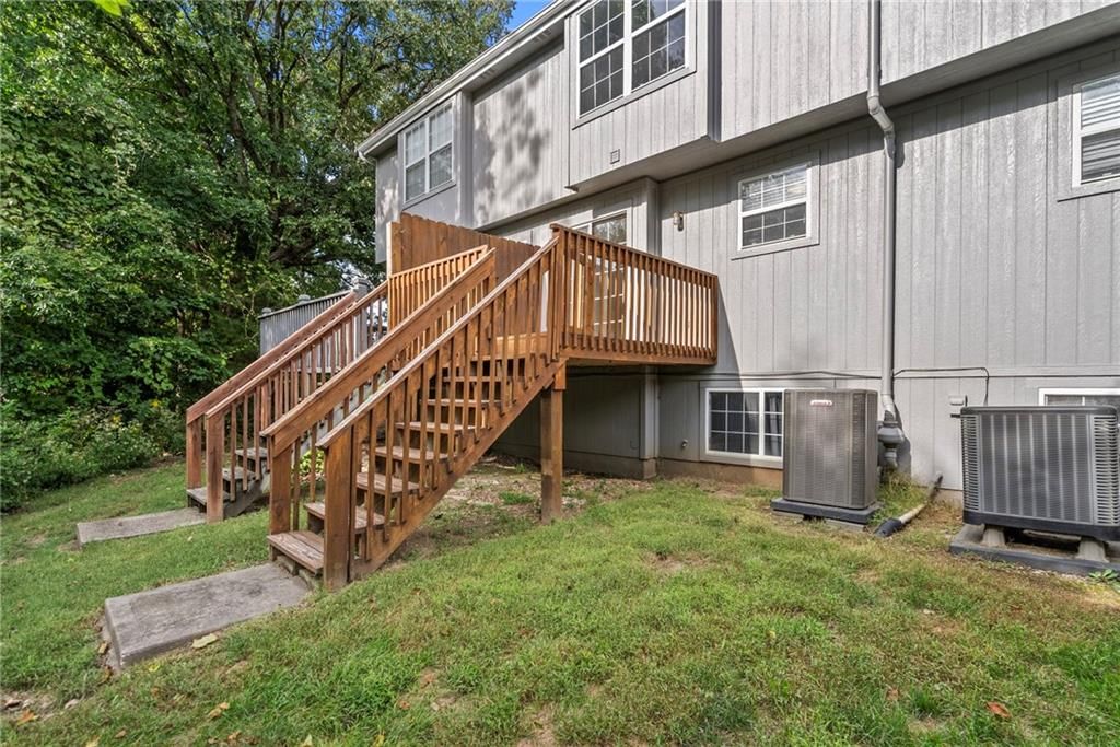 Photo 25 of 28 - 5792 NW Plantation Circle, Lee's Summit, MO 64064