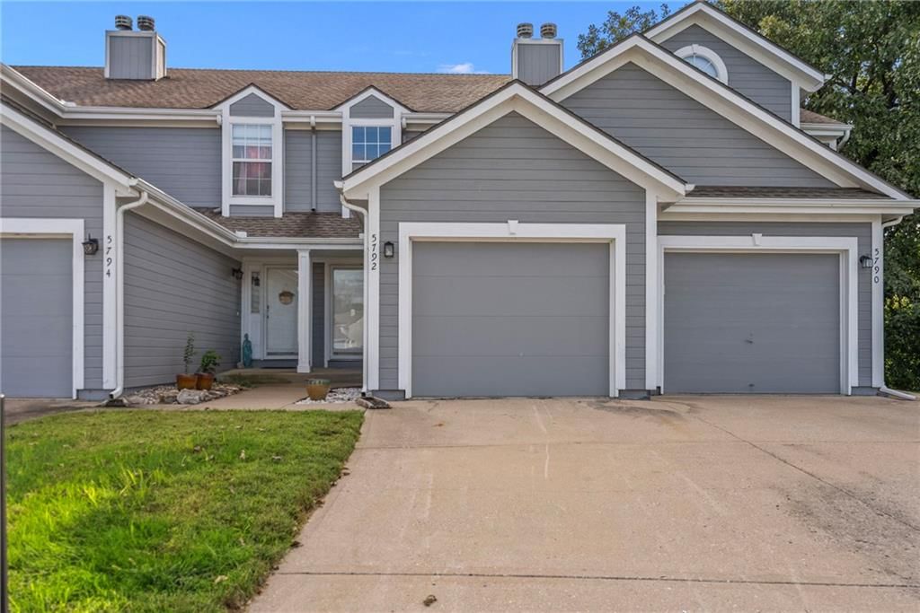 Photo 28 of 28 - 5792 NW Plantation Circle, Lee's Summit, MO 64064