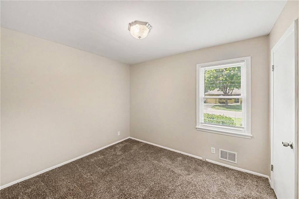 6417 N Indiana Avenue — photo 9