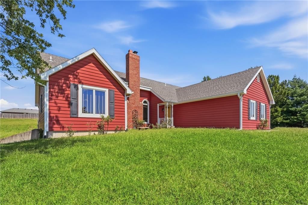 27290 Stephanie Lane, Weston, MO: listing photo 2