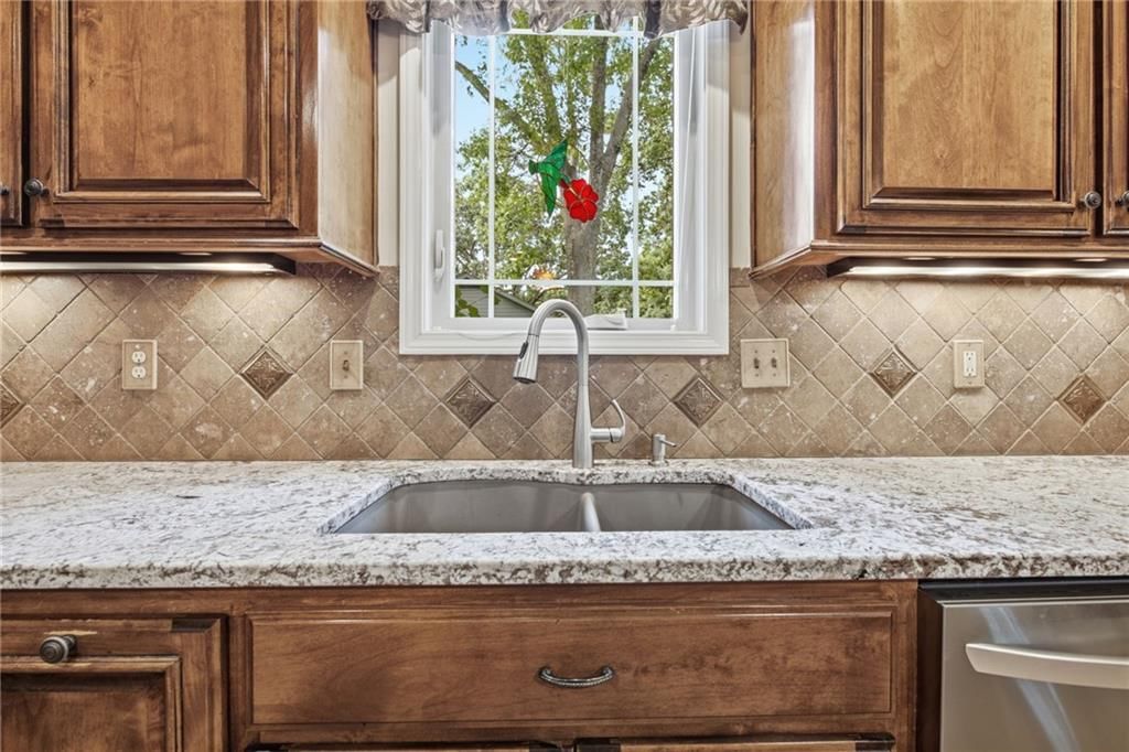 6816 Longview Street — photo 15