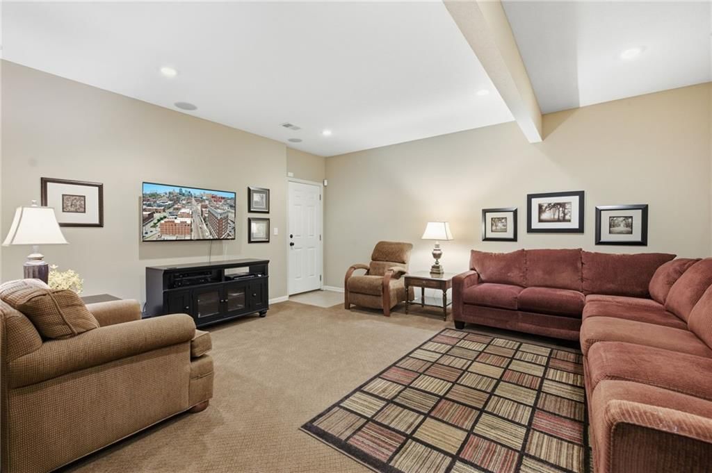 6816 Longview Street — photo 34