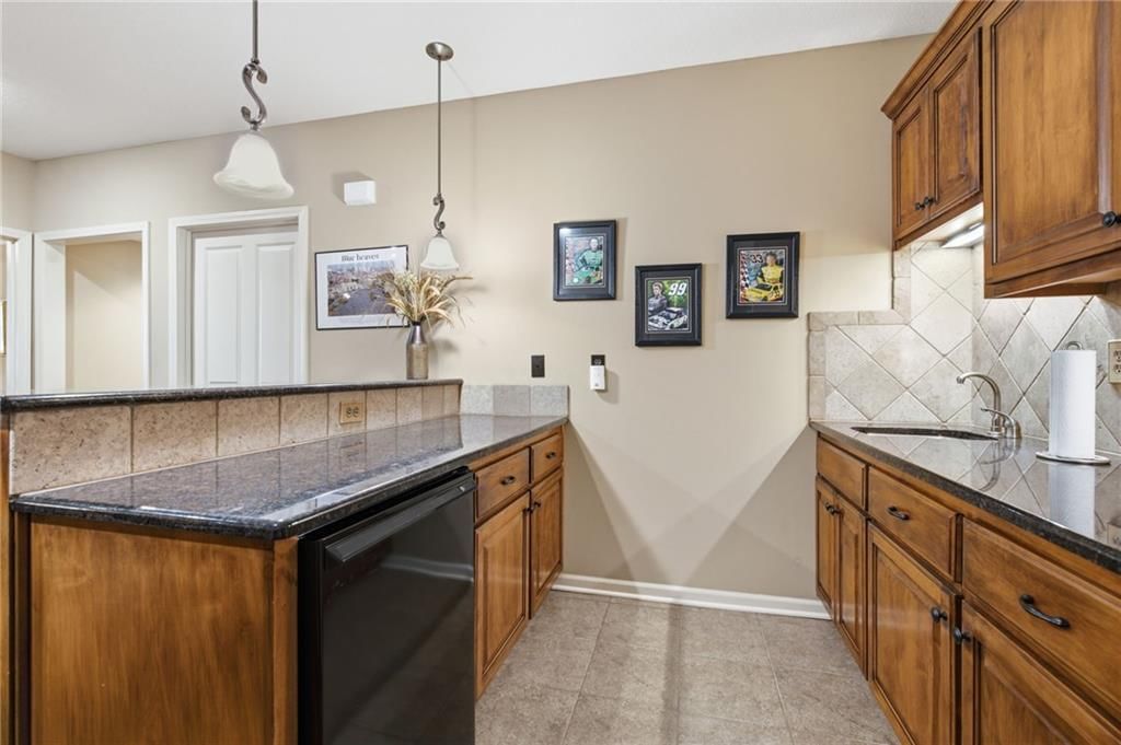 6816 Longview Street — photo 39