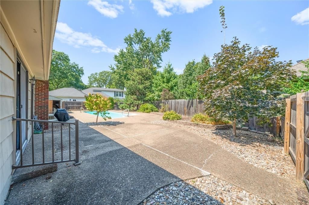 7500 W 99th Terrace — photo 36