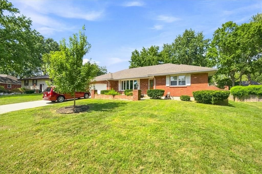1009 SW SUNRISE Drive — photo 1