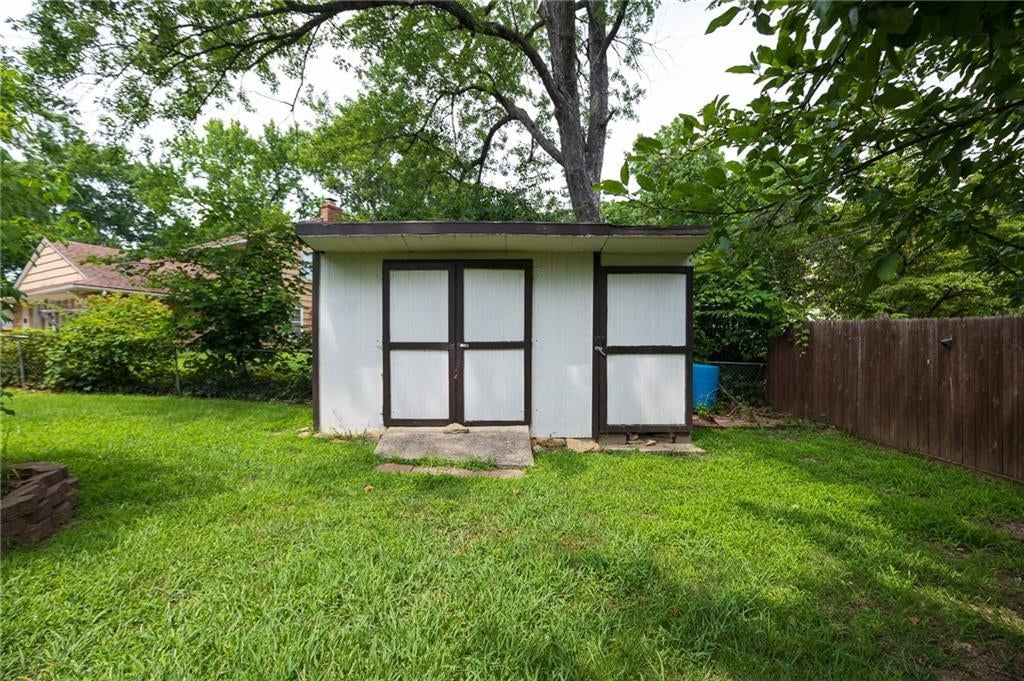 11209 Walnut Street — photo 25