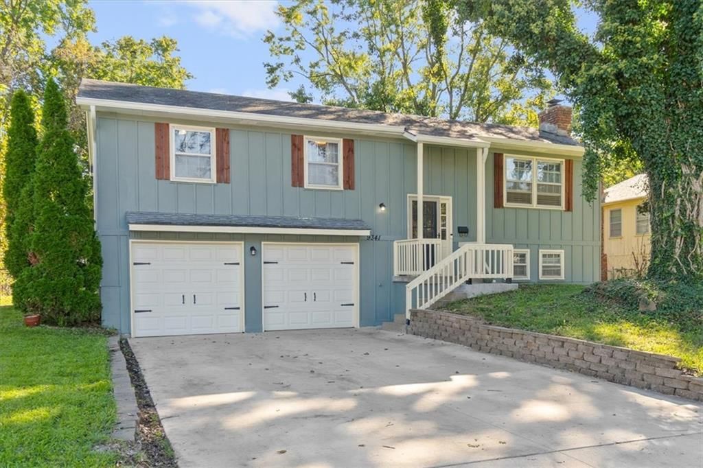 9341 Mullen Road, Lenexa, KS: listing photo 2