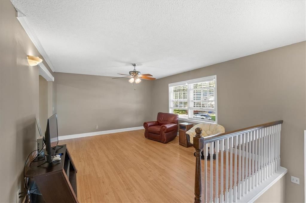 9341 Mullen Road, Lenexa, KS: listing photo 3
